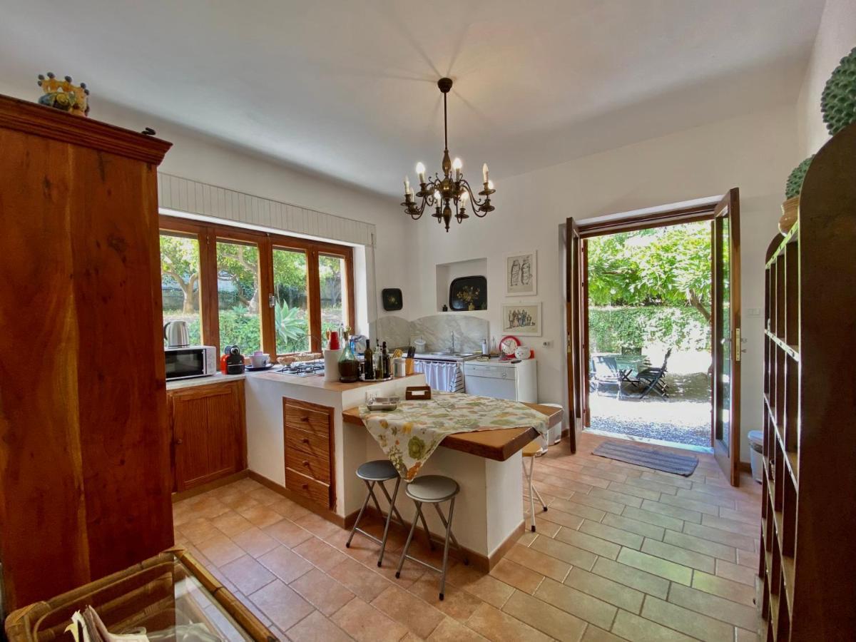 Villa Tana Pacenzia Чефалу Экстерьер фото